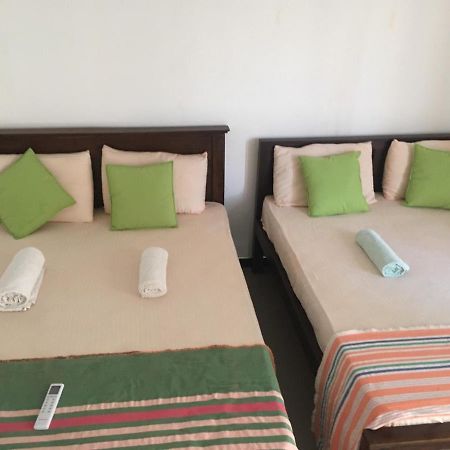 Reshani Guest House Negombo Bagian luar foto