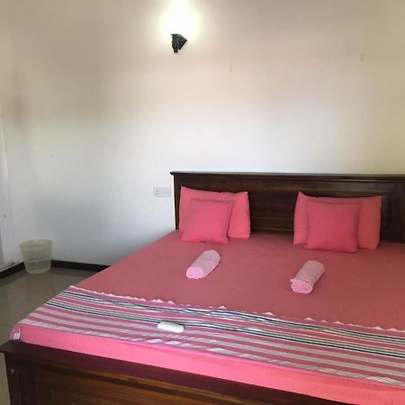 Reshani Guest House Negombo Bagian luar foto