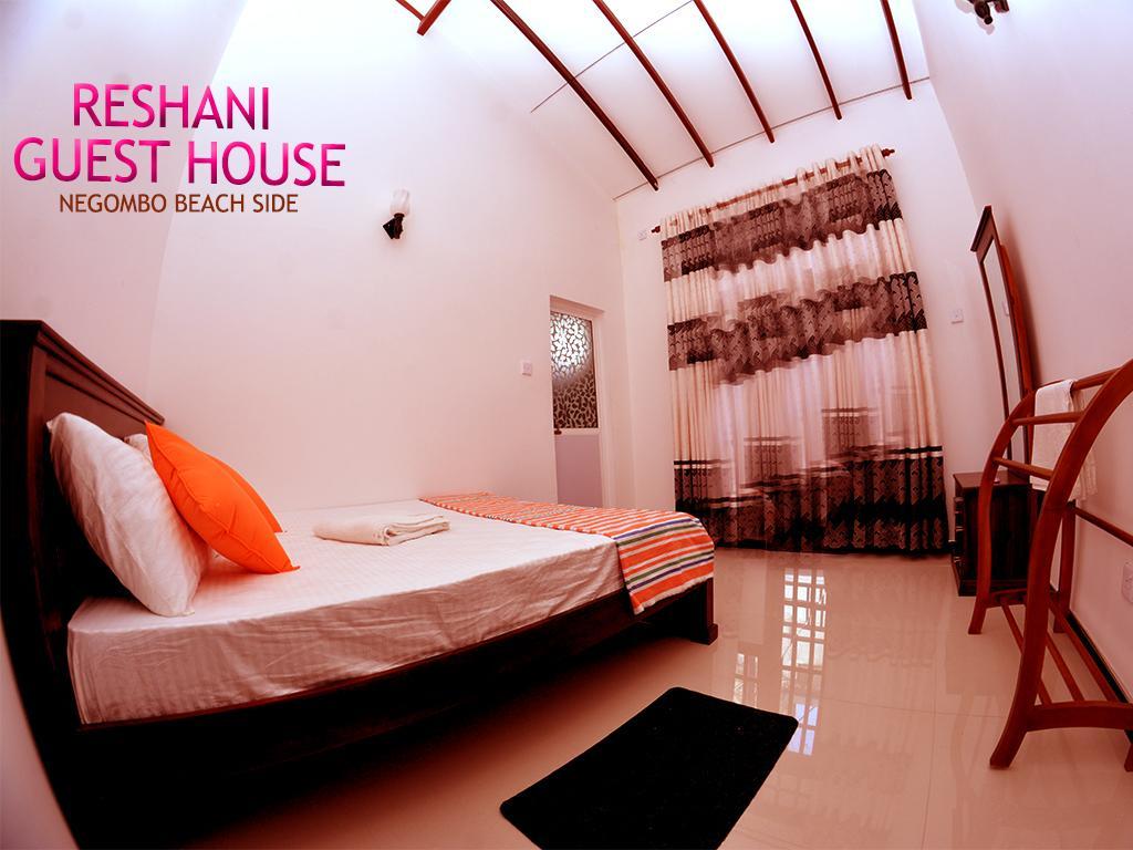 Reshani Guest House Negombo Bagian luar foto