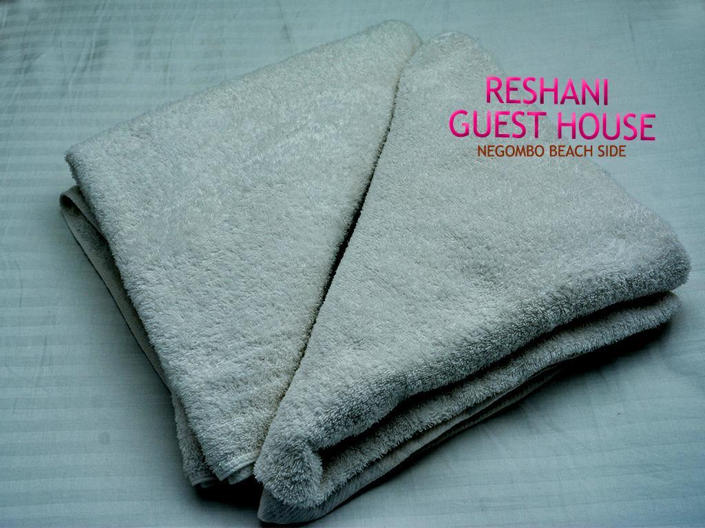 Reshani Guest House Negombo Bagian luar foto