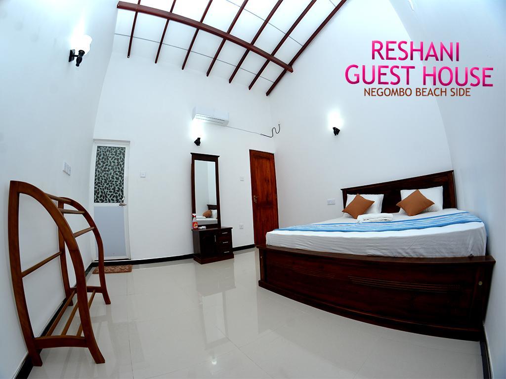 Reshani Guest House Negombo Bagian luar foto