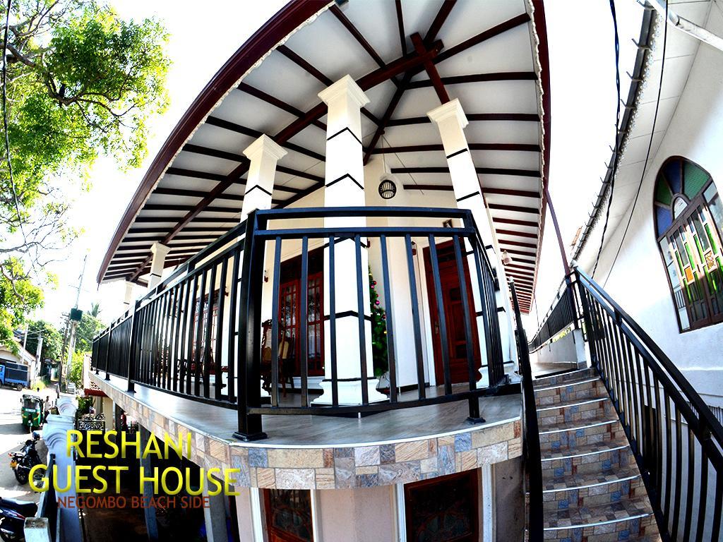Reshani Guest House Negombo Bagian luar foto