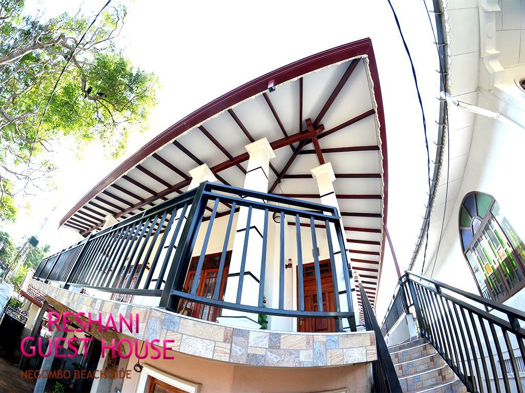 Reshani Guest House Negombo Bagian luar foto