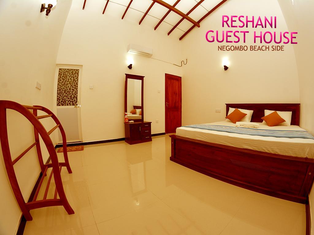 Reshani Guest House Negombo Bagian luar foto