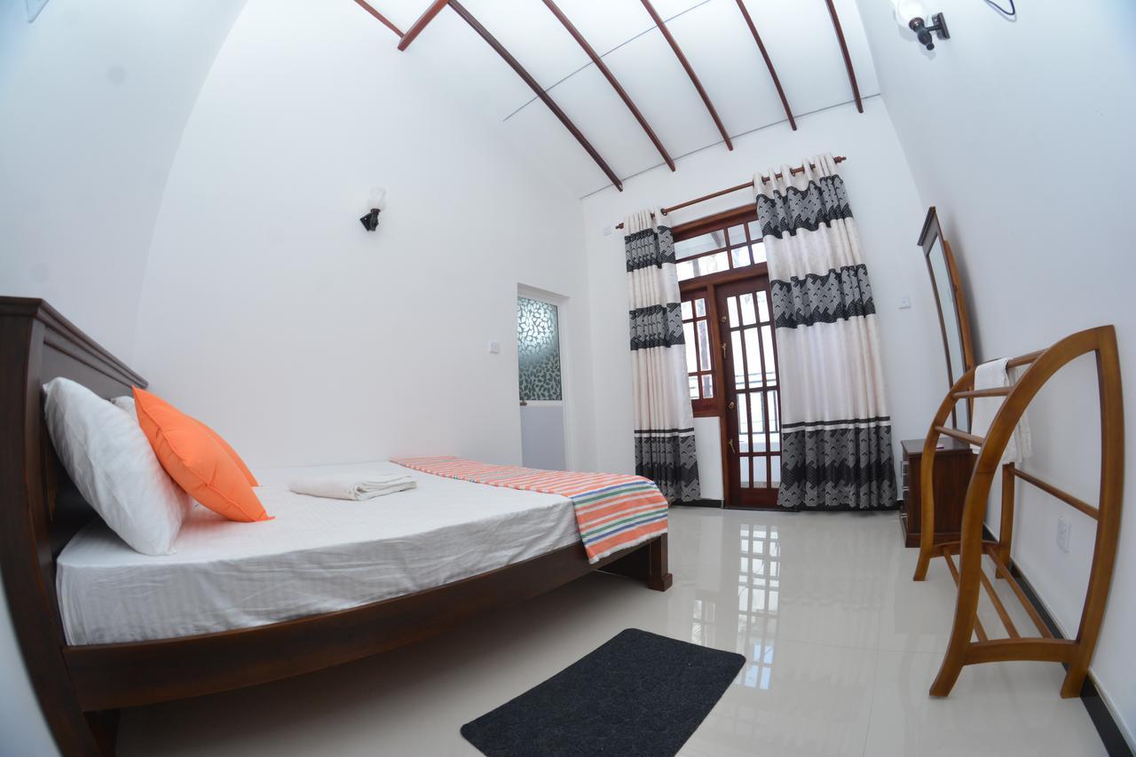 Reshani Guest House Negombo Bagian luar foto