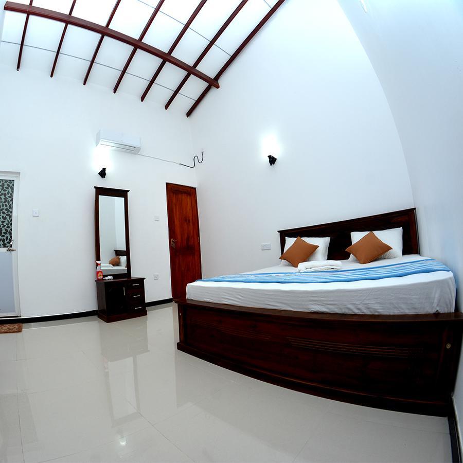 Reshani Guest House Negombo Bagian luar foto
