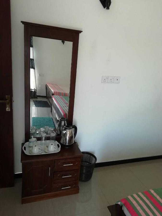 Reshani Guest House Negombo Bagian luar foto