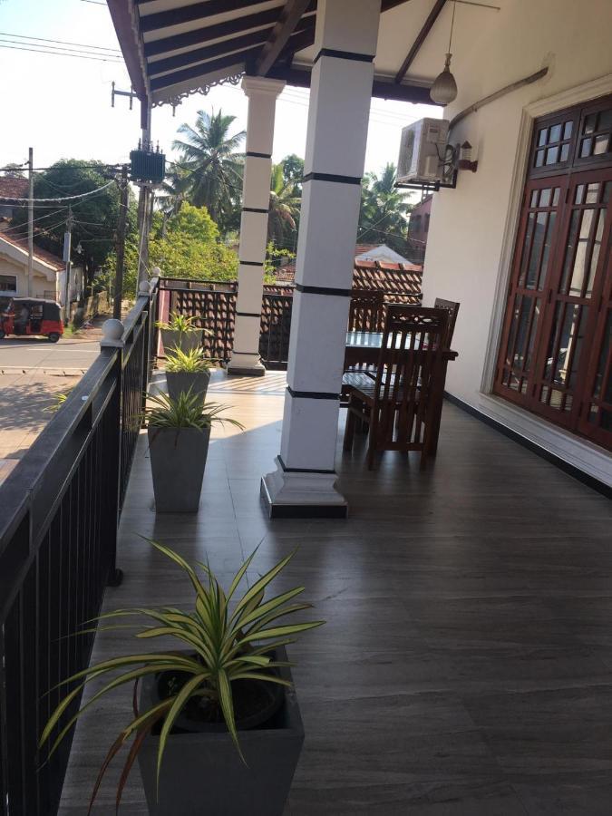 Reshani Guest House Negombo Bagian luar foto