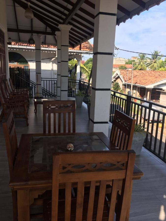 Reshani Guest House Negombo Bagian luar foto
