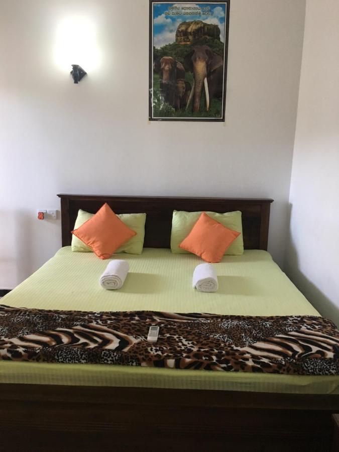 Reshani Guest House Negombo Bagian luar foto