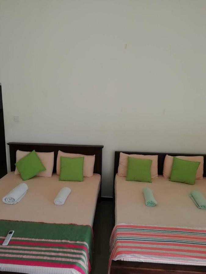Reshani Guest House Negombo Bagian luar foto