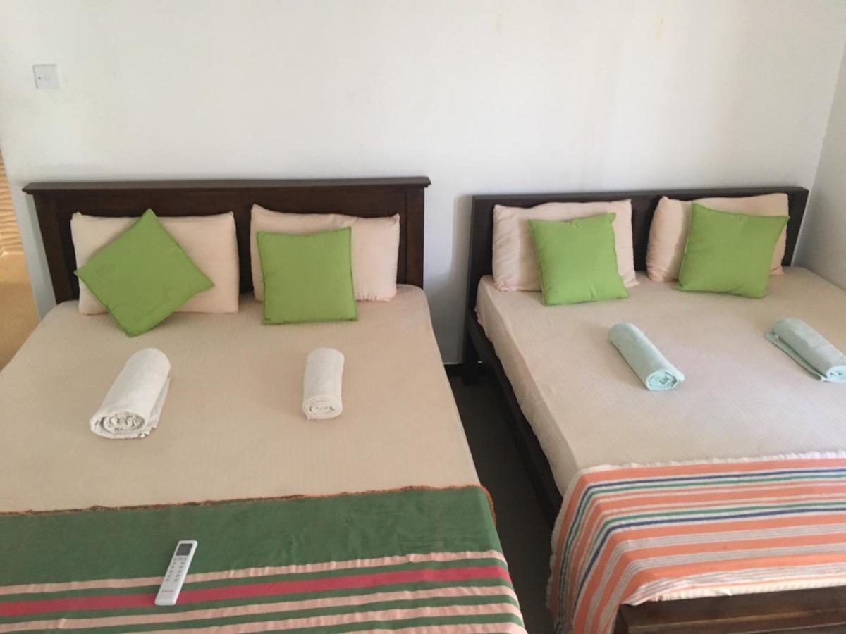 Reshani Guest House Negombo Bagian luar foto