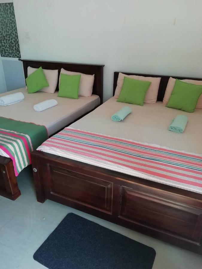 Reshani Guest House Negombo Bagian luar foto