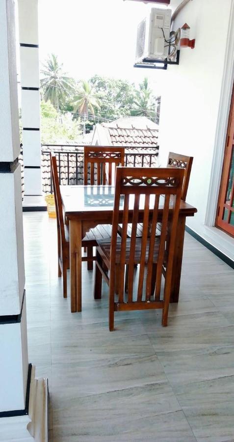 Reshani Guest House Negombo Bagian luar foto
