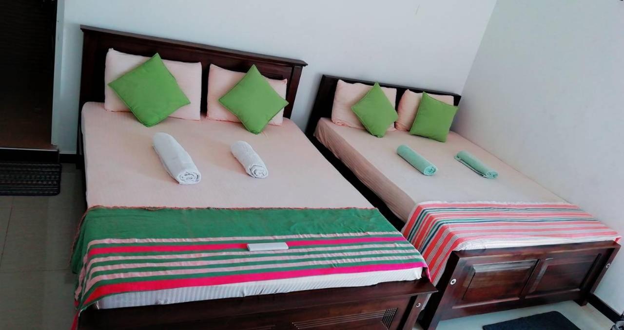 Reshani Guest House Negombo Bagian luar foto