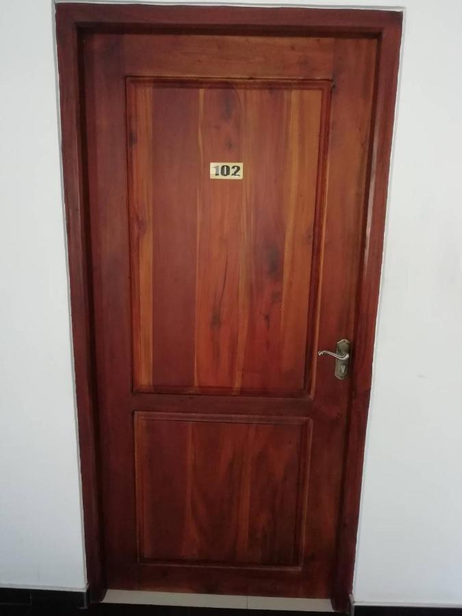 Reshani Guest House Negombo Bagian luar foto