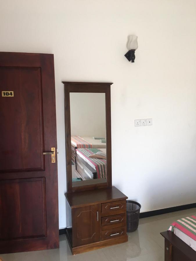 Reshani Guest House Negombo Bagian luar foto