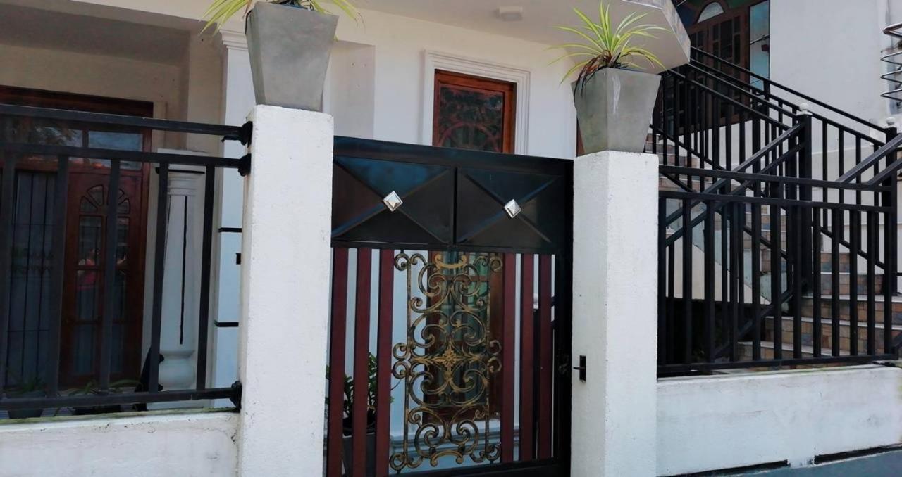 Reshani Guest House Negombo Bagian luar foto