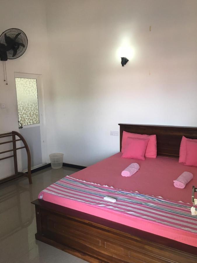 Reshani Guest House Negombo Bagian luar foto